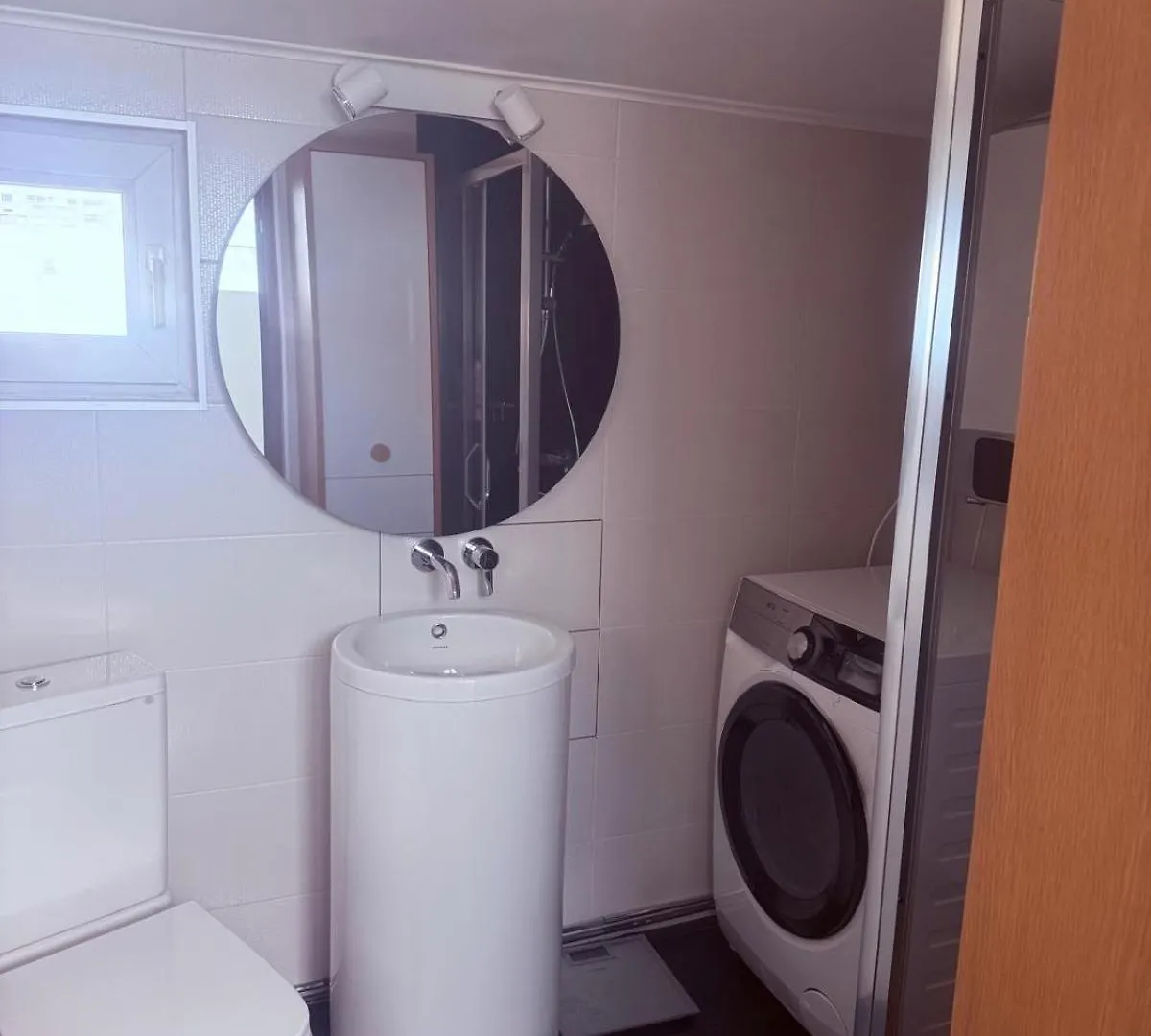 Villa Cheerful 2 Bedroom And Lounge Town House With Free Parking Bucharest