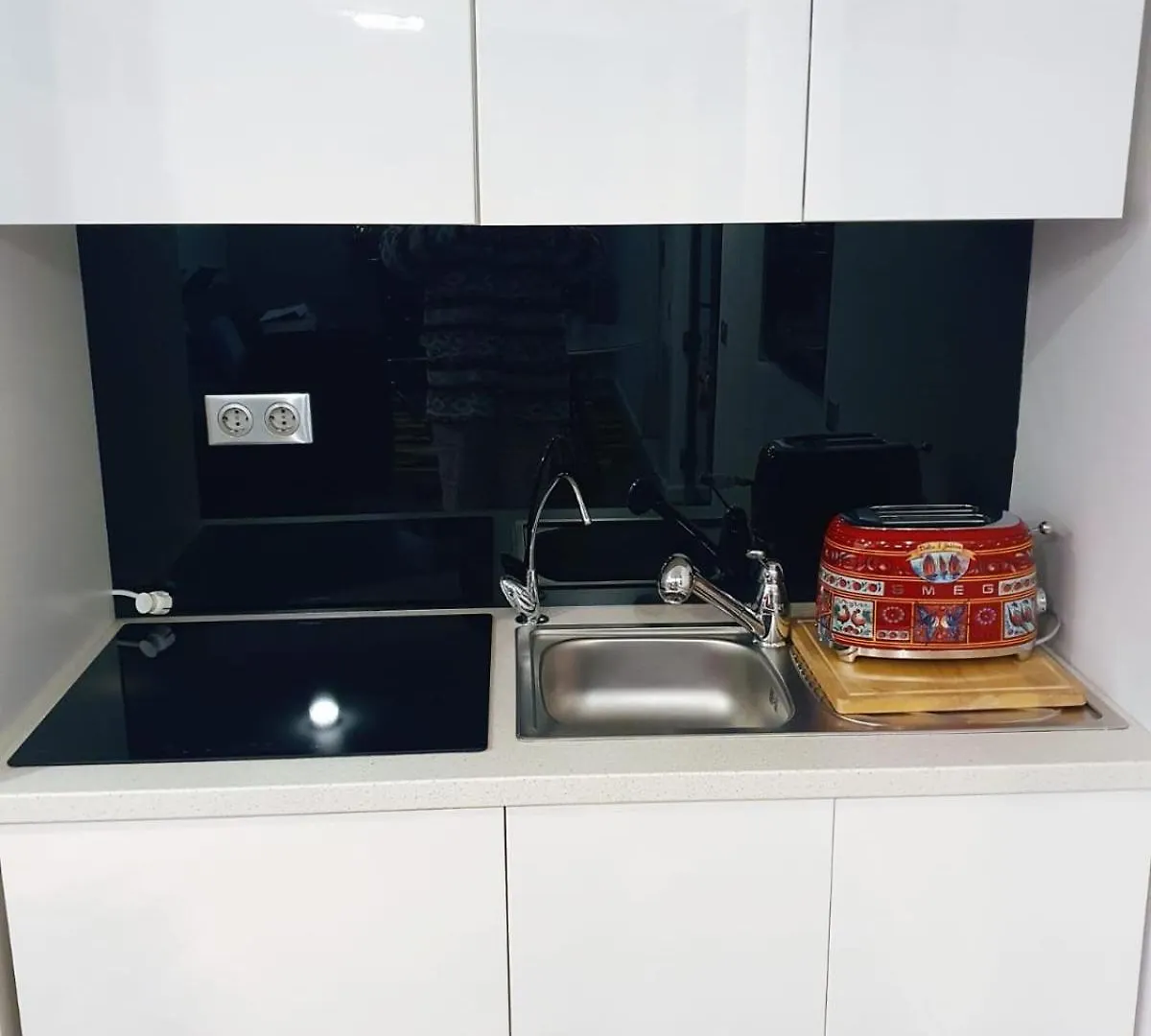 Cheerful 2 Bedroom And Lounge Town House With Free Parking Bucharest