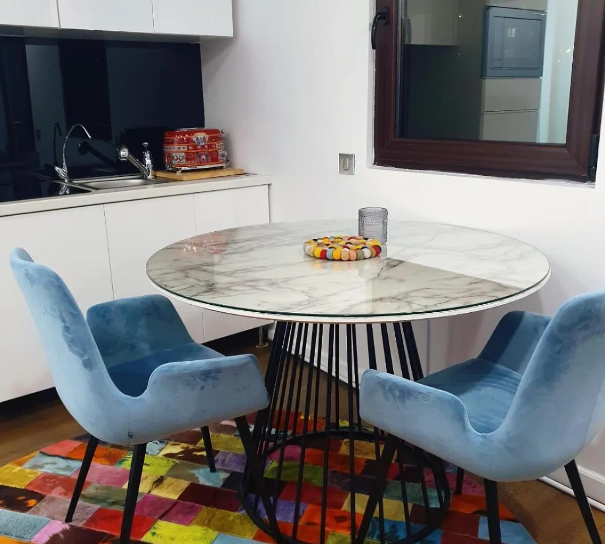 Cheerful 2 Bedroom And Lounge Town House With Free Parking Bucharest Villa