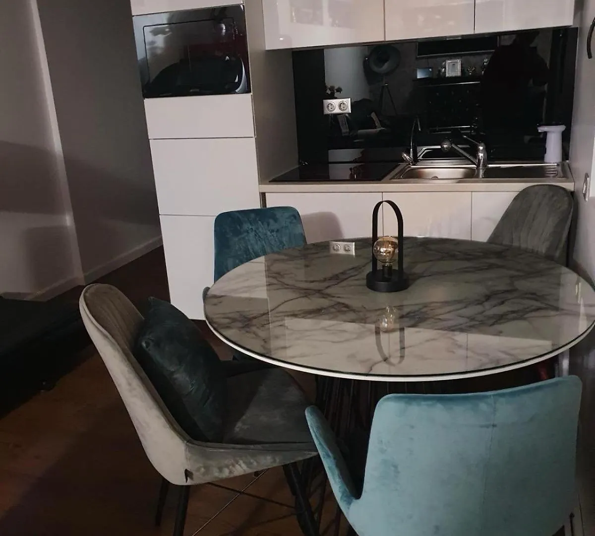 Villa Cheerful 2 Bedroom And Lounge Town House With Free Parking Bucharest